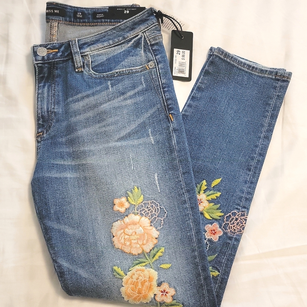 NWT Miss Me Floral Ankle Skinny Cut Medium Wash Jeans 🌼🌸🏵